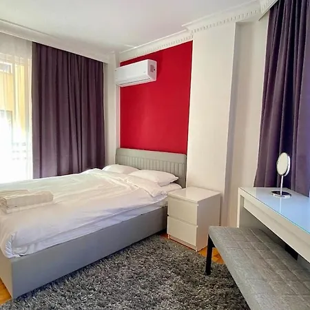 Digital Nomad Friendly Super Fast Internet Apartment *