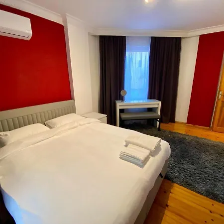Digital Nomad Friendly Super Fast Internet Apartment *